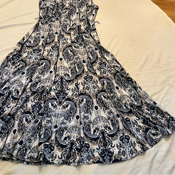 Haani blue and White Paisley Maxi Dress - Picture 8 of 13